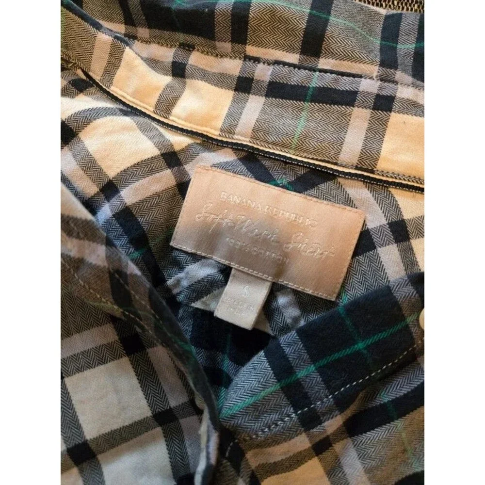 Banana Republic plaid button down-size small